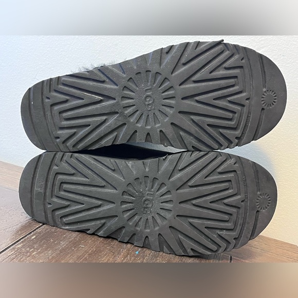 UGG Bailey Bow Crystal Boots Womens size 7 - Picture 11 of 11